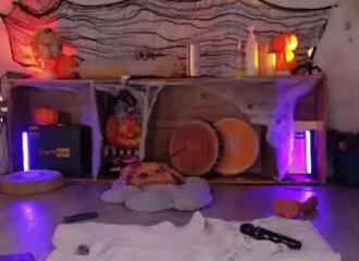 She's live on Maxi.cam