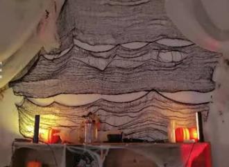 She's live on Maxi.cam