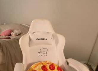 She's live on Maxi.cam