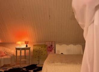 She's live on Maxi.cam