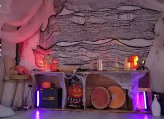 She's live on Maxi.cam
