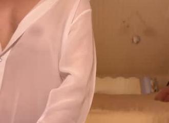 She's live on Maxi.cam