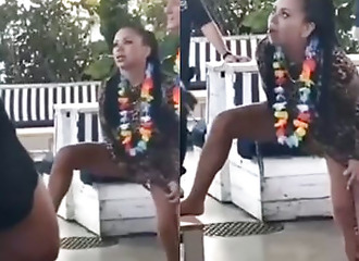 Cette nana est possédée par le sexe !