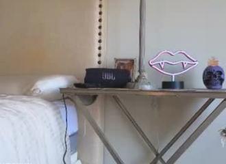 She's live on Maxi.cam