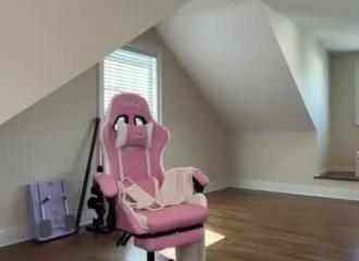 She's live on Maxi.cam