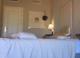 She's live on Maxi.cam