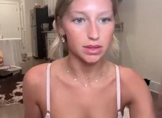 She's live on Maxi.cam