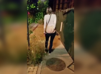 Cambre toi ! Elle est la petite amie parfaite
