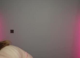 She's live on Maxi.cam