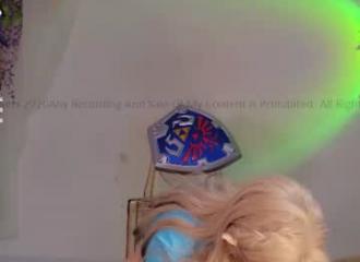 She's live on Maxi.cam