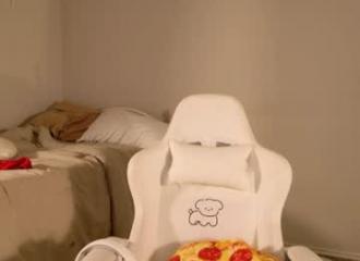 She's live on Maxi.cam