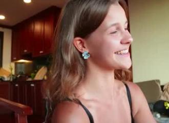 She's live on Maxi.cam