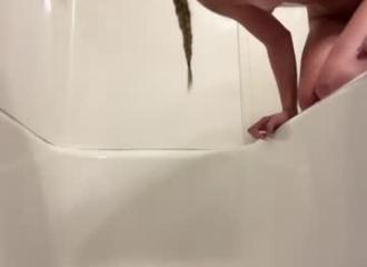 She's live on Maxi.cam