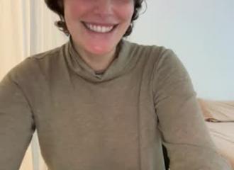 She's live on Maxi.cam