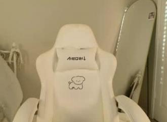 She's live on Maxi.cam