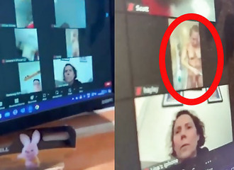 A poil lors de funérailles par vidéoconférence