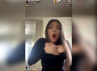 katiana key accidentally exposes her breast in liv