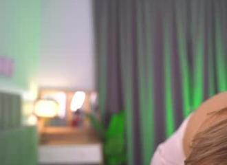 She's live on Maxi.cam