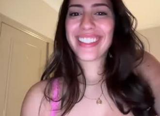 She's live on Maxi.cam