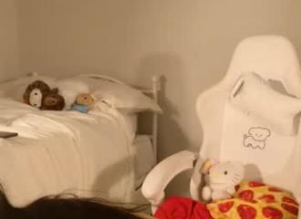 She's live on Maxi.cam