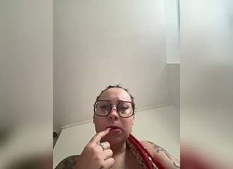 SHe's live on Nasty.live