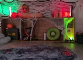 She's live on Maxi.cam