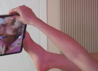 She's live on Maxi.cam