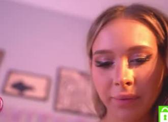 She's live on Maxi.cam