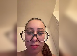 SHe's live on Nasty.live