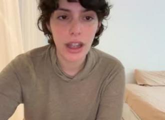She's live on Maxi.cam