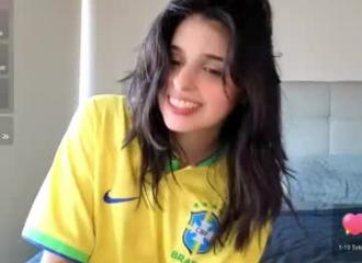 She's live on Maxi.cam