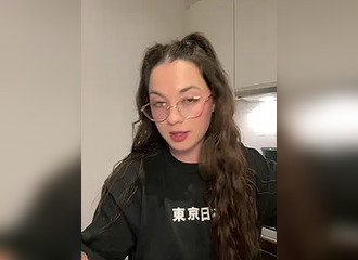 SHe's live on Nasty.live