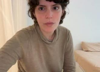 She's live on Maxi.cam