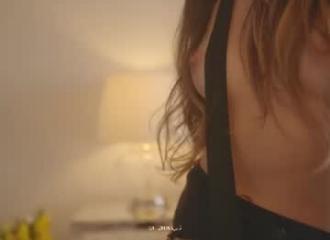 She's live on Maxi.cam