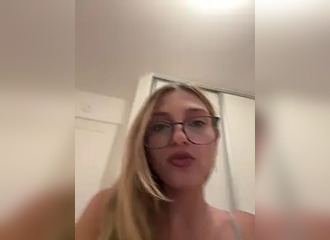 SHe's live on Nasty.live