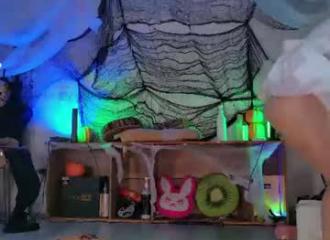 She's live on Maxi.cam
