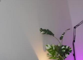 She's live on Maxi.cam