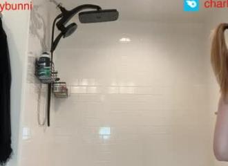She's live on Maxi.cam