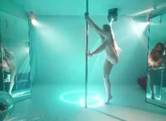 She's live on Maxi.cam
