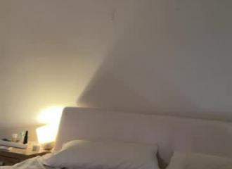 She's live on Maxi.cam